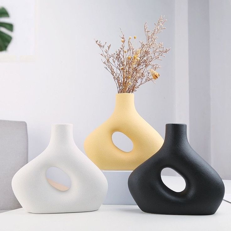 Elegant ceramic vases for living room décor – modern minimalist and artistic vase designs to elevate home interior in 2025